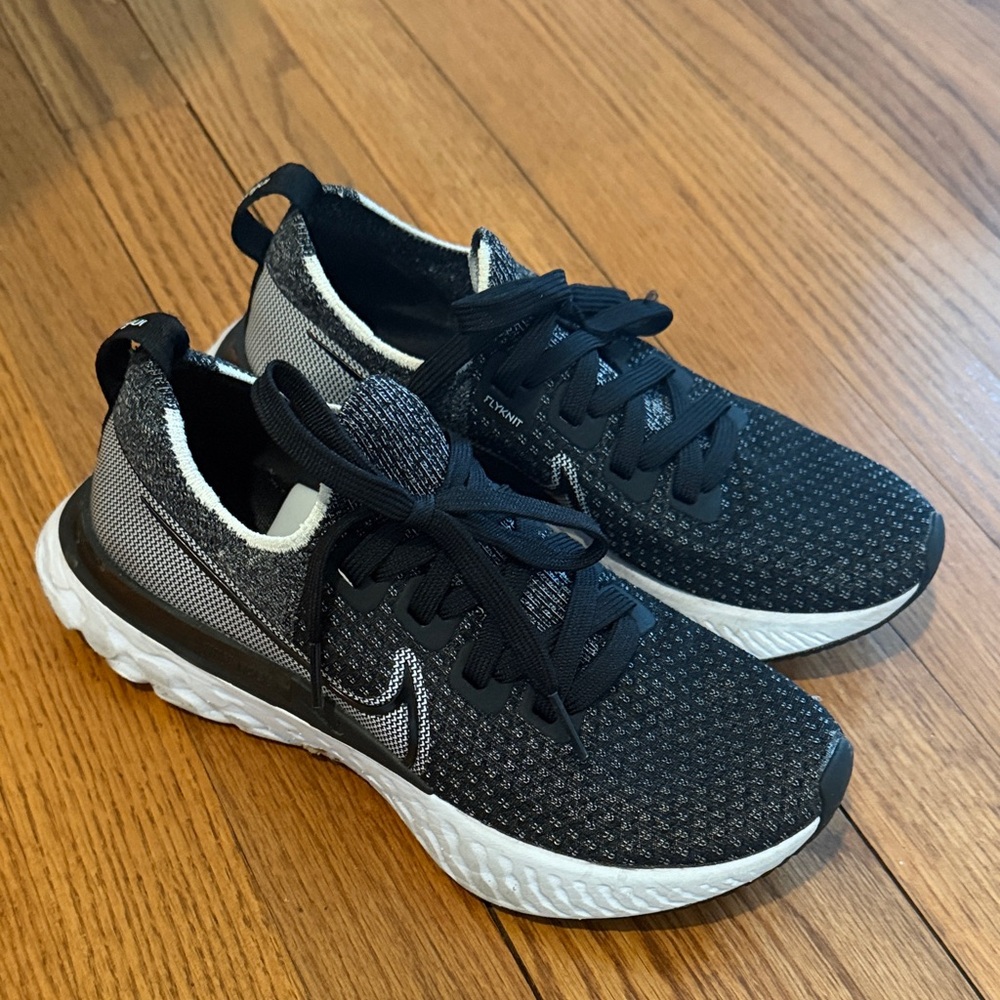 Nike Flyknit Women’s Sneakers